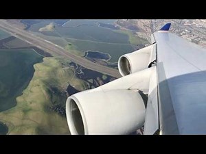 United Airlines Boeing 747-400 landing at San Francisco Airport