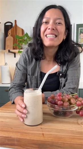 Toni | Plant-Based on a Budget on Instagram: "Today we are making a delicious California grape smoothie, and it all starts by picking the right grapes! I like to use red California grapes for this recipe. You want to look for plump and pliable grapes with green stems. I live in Sacramento Valley and I learned that 99% of the grapes we eat are from my neighboring areas of San Juaquin and Coachella valley. I like adding California grapes to my smoothies for a lot of reasons, but they’re really goo