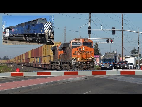 BNSF 7996 Stack Train With MRL Unit South | Power Inn Rd. Railroad Crossing, Sacramento CA