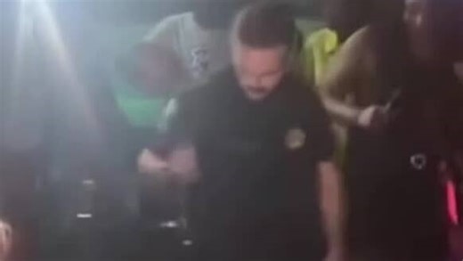 USA: Polizist rückt wegen Lärmbeschwerde aus – und tanzt mit