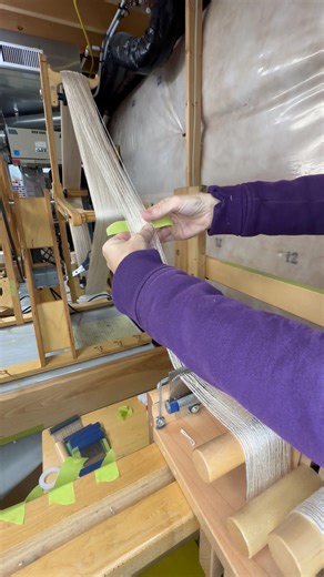 This simple trick keeps your warp perfectly ordered #weaving #tips #tutorial