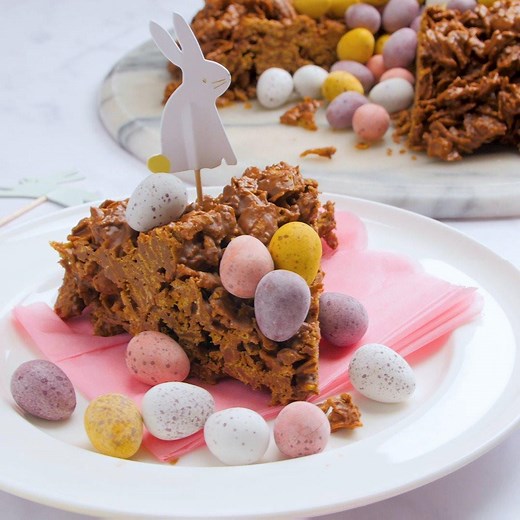 Check out our giant-sized version of the traditional mini Easter cornflake nests! This easy recipe is perfect for making with your kids: https://trib.al/Kl8DCz2 | Good Housekeeping