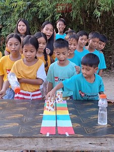 Bagong trending na laro to hahaha🤣 Flip the bottle challenge! Girls vs Boys Kids edition☺️ #fyp #fypシ #fypシ゚ #fypシツ #fypage #fyppage #flipthebottlechallenge | Dei Explorer Family