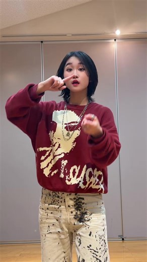 どうしても早く、この曲で踊ってた@Đan Thy さんの真似をしたかった！！カッコ良過ぎる😭