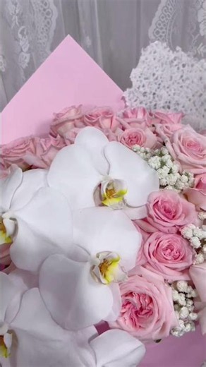 Bó hoa hồng lan hồ điệp! A bouquet of roses and Phalaenopsis orchids #florist #flowers #flowershop