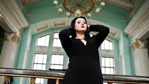 Bikin Tampil Lebih Pede, 7 Inspirasi Model Gaun Pesta untuk Body Plus Size agar Terlihat Proporsional