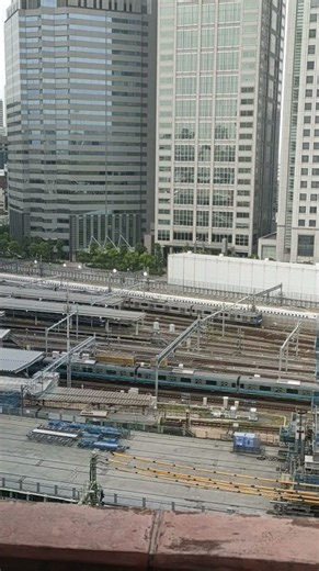 品川駅を行き交う東海道新幹線・横須賀線・京浜東北線・山手線