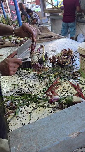 yeah d crabman in chaguanas market check him out... #everyone #viral_video #fyp #tik_tok #trini_tiktoks #crab #currycrab #trinidad