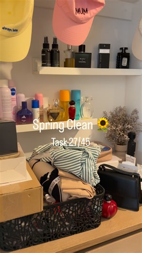 23K views · 603 reactions | Spring Clean  Task 27/45 This is one of the longer tasks from my spring clean guide but always makes such a difference. Tip - you need to be in the mood for it and have the time for it! #organisedmum #organisedhome #getorganised #cleanhome #cleaningmotivation #cleaning #cleaningroutine #springclean #springcleaning #springcleaningtips | The Organised Everyday Mum | Facebook