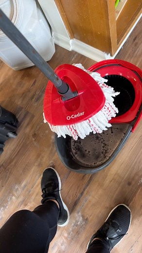 Allison’s Cleanin | CLEANIN - Cleanin compilation Baybee! To see more follow - 👉🏼 @allisonscleanin #cleaninginfluencer #cleaning #cleaninghacks #denver... | Instagram