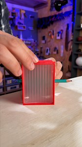 168K views · 3.4K reactions | Essa LENTE da INVISIBILIDADE é IMPRESSIONANTE! Lógico que tem truque, só que mesmo sabendo a explicação essa lente continua surpreendendo. O segredo está na forma como ela desvia a luz e na posição que você coloca o objeto atrás dela. Dá uma olhada aí no vídeo que a gente explica direitinho. #Mágica #CaixadaInvisibilidade #Truque #Ilusão #optica | Manual do Mundo | Facebook