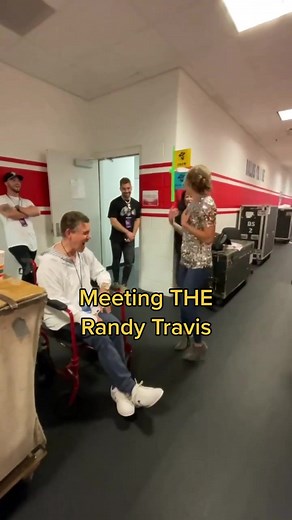 Meeting Randy Travis: A Memorable Country Music Moment