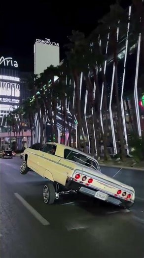 @Lowridermagazine @wenndyrandom @Goodtimescc #lasVegasCarshow Song "Rollin In My 64"by Chicano Duke