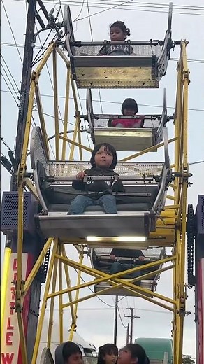 Kids' Ferris Wheel Adventure: Smiles and Laughter in the Air!#ferriswheel #kidsride