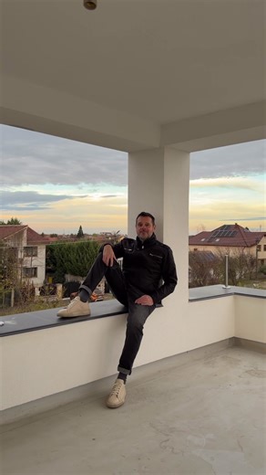 Unele case nu sunt doar despre spațiu. Sunt despre cum te fac să te simți. Casă NOUĂ, finalizată în 2025 Gai – Arad (zonă în plină dezvoltare) 4 dormitoare | 5 camere | 3 băi Terasă rooftop pentru momente care contează Curte ușor de întreținut ✔ Încălzire în pardoseală ✔ Design modern ❌ COMISION 0% 284.350 € – TVA inclus 📞 Sebastian Nica – 0722 252 639 Programează o vizionare și vezi dacă e „ACASĂ”. #arad #imobiliarearad #casanoua #casadevanzare #faracomision