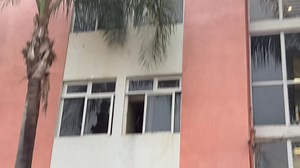 123K views · 554 reactions | #AlMomento Personal de la Policía de Arandas y protección civil atienden un llamada de apoyo en un conocido hotel, donde una joven manifestaba una condición emocional inestable. La joven fue trasladada en una ambulancia para su atención. | Cuarto de Guerra | Facebook