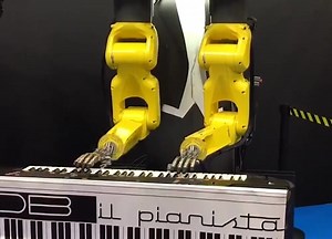#FANUC robotları sadece akıllı değil, aynı zamanda yetenekli 朗 Bu melodiyi biliyor musun? | FANUC Europe | Facebook