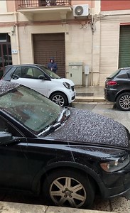 Grandina anche su Bari. Continuano i disagi per il maltempo —-> https://t.ly/3VHYQ | TELEBARI