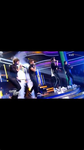 One Direction - Live While We're Young | Boyband Fever