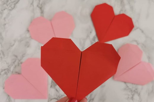 Apprenez à plier un joli cœur en origami, en seulement 10 étapes