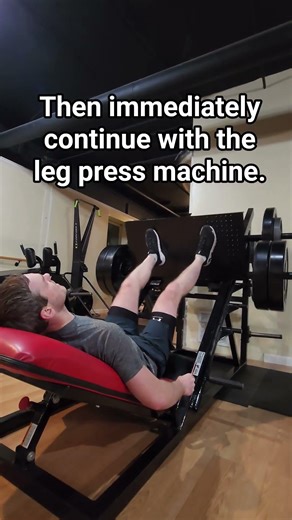 The method of pre-exhaust and a superset "leg press machine - prone leg curl". #bodybuilding