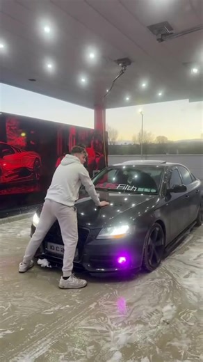 Understanding Elevator Etiquette: Free or Not?