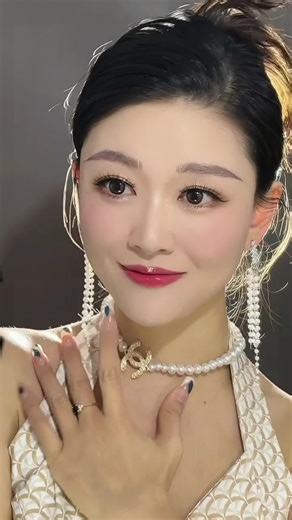 Makeup Transformations: Mastering Artistic Techniques