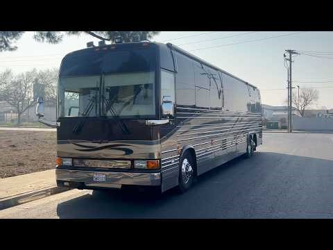 2001 Prevost Royale Coach by Monaco XLII Motorhome