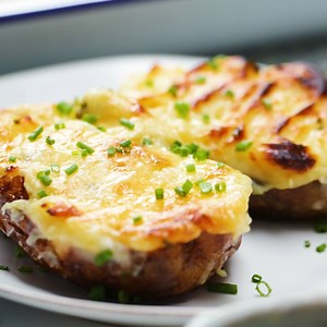 711K views · 10K reactions | Life's a fish and then you pie. Also, potato skin. Make our Fish Pie Potato Skins https://bit.ly/2J6ozaE | Tastemade UK | Facebook