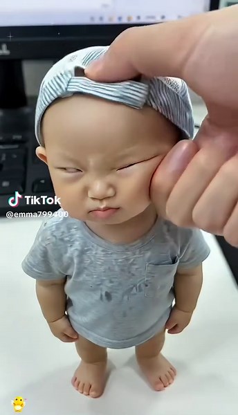 Uau, é um novo efeito de vídeo por IA, muito fácil de fazer e totalmente gratuito. #aieffect O modelo no canto inferior esquerdo já está pronto. Basta enviar uma foto para fazer o mesmo vídeo! Tendências de edição de vídeo com IA #trending Tutorial de filtro de IA. Wow,it's a new ai videos effect,which are very easy to make and completely free.#aieffect The template in the lower left corner is ready. Upload a photo to make the same video.!The template in the bottom left is ready!Just upload a ph