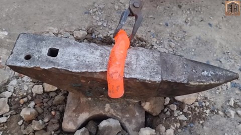 Forging a Trench KATANA out of Rusted Iron CHAIN