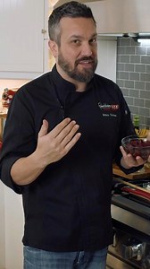 Red Beet & Goat Cheese Fettuccine👇 Ingredients: 🔸Dry fettuccine 🔸Extra virgin olive oil 🔸Onion 🔸Black pepper 🔸Cooked red beets 🔸Vegetable broth 🔸Touch of cream 🔸Fresh basil 🔸Goat cheese How to cook: 1️⃣ Cook pasta al dente. 2️⃣ In a pan, sauté onion pepper in EVOO until golden. 3️⃣ Add red beets, broth, and a touch of cream. 4️⃣ Let pasta finish cooking in the sauce. 5️⃣ Garnish with fresh basil & goat cheese. ✨ A simple, colorful, and delicious. Buon appetito!🤌 👉 Follow for more Fab