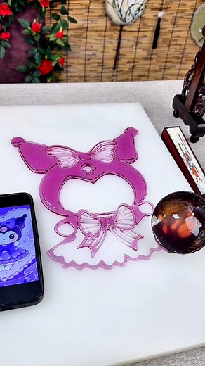 1.7M views · 6.1K reactions | Sugar painting is a traditional Chinese art where melted sugar is formed into detailed, edible designs such as dragons and butterflies. In Nantong, it is recognized as intangible cultural heritage, with skilled masters crafting each piece to please both the eye and the palate. Artists: 1) 584980736 / 糖画queen on Douyin 2) 577778101 / 南通糖画（非遗） on Douyin #art #sugar #painting | Arts Terra | Facebook