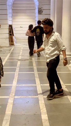 Sameermalik on Instagram: "Kis kis ke paas esa dost hai😂#dosti #love #public #trending #trendingreels #instagramreels #reelsinstagram #instagram"