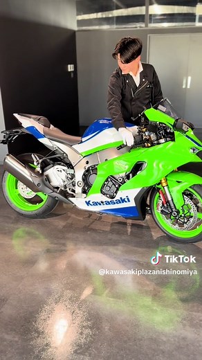 ZX-10R 40周年記念モデルの中古車入荷のお知らせ