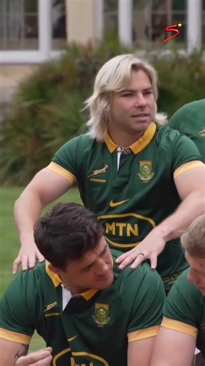 What better way to get into the #ChasingTheSun2 vibes than with the best bits of the Springbok team photo throughout 2023 📸 | SuperSport Rugby