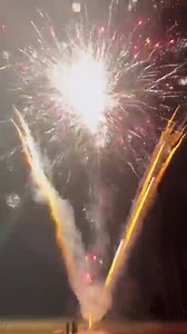 32K views · 850 reactions | 520 Shots Flowers King Fireworks Cake #fireworks #fireworksdisplay #pyrography #4thofJuly #pyro #fireworkshow | Firework Cloud | Facebook