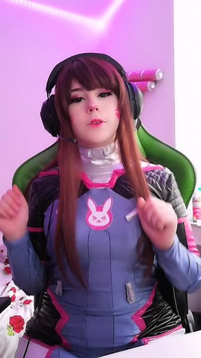 D.Va Overwatch Cosplay: Gaming Girl Transforms into the Ultimate Waifu