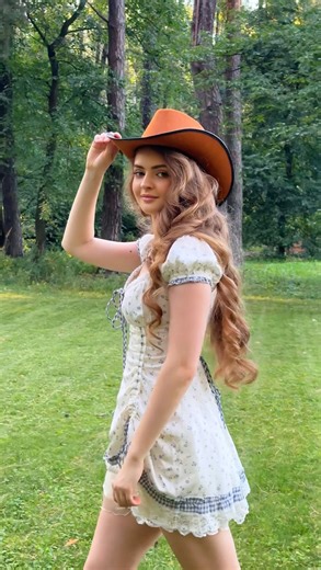 Olga Boyko on Instagram: "How we usually change outfits during our shoots)) Dresses: @lacemadeofficial"