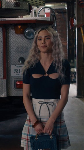 When the hints are obvious to everyone except Roxie 😭 Stream #911Nashville on Hulu!