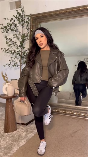 Evelynn Fashion Inspo on Instagram: "Styling leggings winter edition pt2❄️Comment SHOP & I’ll DM you the outfit links ✨ ❄️Commenta SHOP y enviaré los detalles directamente a tu DM ✨ https://liketk.it/5zMyq #outfitinspo #amazonfinds #outfit #everydayoutfit #casualstyle #leggingsoutfit #winter #leggings #chic"