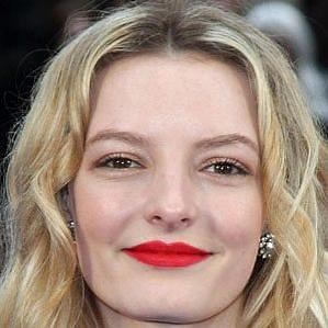 Dakota Blue Richards – Age, Bio, Personal Life, Family & Stats | CelebsAges