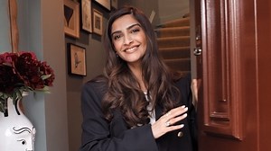 Sonam Kapoor Ahuja gives AD India a tour of her tasteful London townhouse and her impeccably decorated office space. The actor’s colourful home, located in west London’s fashionable Notting Hill, is a nod to her sense of style, her personality as well as her roots: “I think your home and your office are a massive reflection of who you are as a person.” The 36-year-old shares her love for de Gournay wallpaper and her passion for collecting art that reminds her of home, while also giving AD a quic