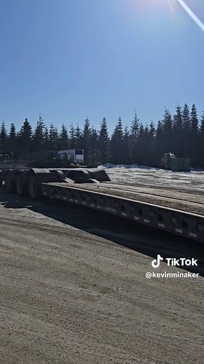 big papi's ready #papishappy #smellslikeheavyhaulseason #eleven #axle #kenworth #t800 #heavy #haul #lowbed #daudetcreekcontracting #kitimat #British #columbia #Canada #eh #trucking