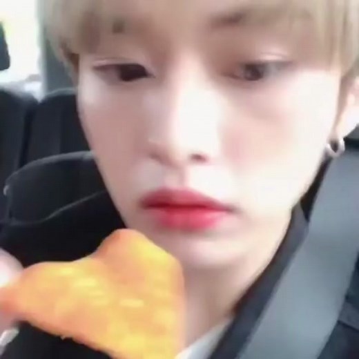 Lee Know Eating Compilation: ASMR, Spicy Food, Choco Pie, and More