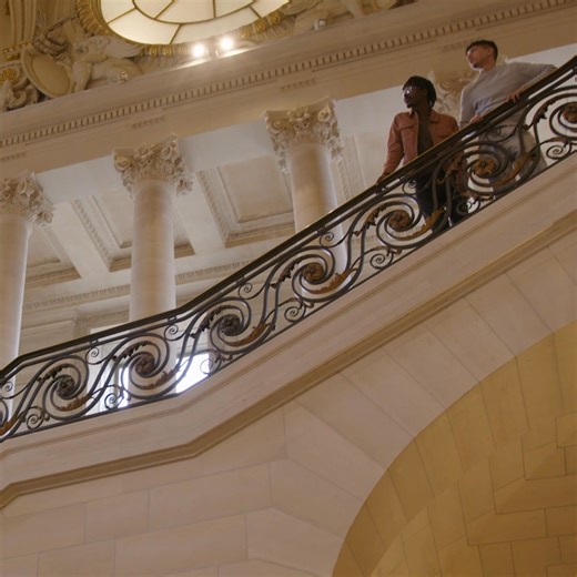[English below] 🇫🇷 Inspirez-vous au Louvre 👀 Les escaliers du Louvre sont des œuvres d’art. Tous différents, ils portent encore les ornements propres à leurs époques. Les parcourir c’est traverser le temps et découvrir l’histoire de France. ∴ 🌍 Get inspired at the Louvre 👀 The staircases of the Louvre are works of art. All different, they still bear the embellissements of their respective eras. To walk them is to step back in time and discover the history of France. - © Musée du Louvre / 11