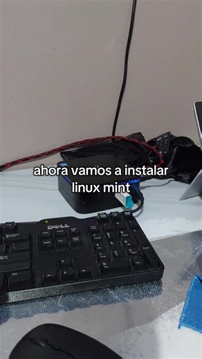 ahora probando Linux mint en esta pc patata. ahora funciona de maravilla #distrolinux #pcgaming #linux #humor #linuxmint