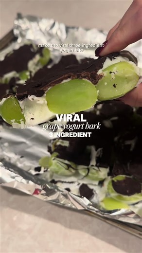 The viral grape yogurt bark… but make it lactose free. 🍇🍫 All you need: fresh grapes (green grapes work best), Green Valley Lactose Free Yogurt, and melted dark chocolate. Spread, drizzle, freeze, snap. That’s it. Super quick. Super easy. And the perfect better-for-you sweet treat when the craving hits. Save this one for later you’re going to want it on repeat. #lactosefree #grapebarks #frozengrapes #easysnacks #easyrecipe