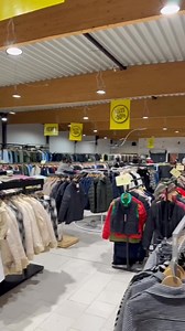 Webshop-Outlet DIEST Wij Kochten van Bol.com-Zalando en Amazon 80.000 stuks Dames en Heren Merkkleding en Accessoires in Kleine en Grote Maten op ALLES -50% op de Originele Prijzen. Wij Vullen dagelijks aan. Betalen kan met Cash, Bancontact en Creditcard. Omruilen en Passen kan wij geven geen geld terug. OPEN: Dinsdag t/m Zaterdag 10:00/18:00 ZONDAG 12:00/17:00 ADRES: Leuvensesteenweg 92, DIEST (oude locatie ALDI) ------------------- Webshop-Outlet DIEST We bought from Bol.com-Zalando and Amazon