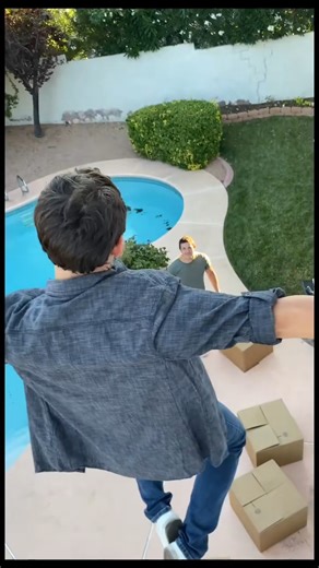 Levitating above the crowd 😱😲 #flying #foryou #magic #birdview #magictricks #magic #magician #magictrick #cardmagic #sleightofhand #magicians #cardistry #playingcards #cardtricks #cards #closeupmagic #cardporn #cardtrick #illusion #streetmagic #ellusionist #illusionist #murphysmagic #theory #cardmagician #magicshow #magia #artofplay #magical #cardist #artofmagic #coinmagic #instamagic #useyourcards | Cool Magic Tricks